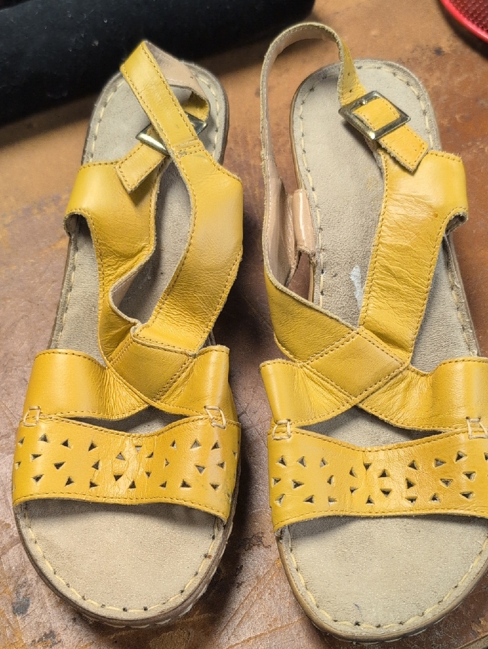 Clarks Mustard Yellow Leather Women's Slingback Sandals